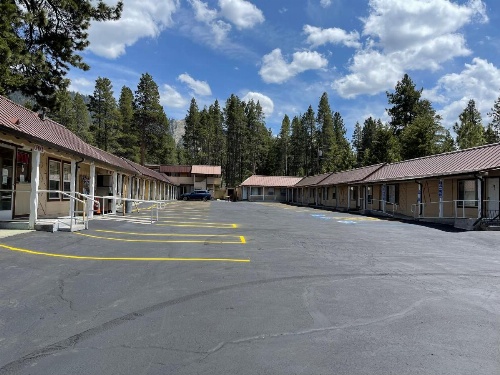 Pinewood Inn image 2